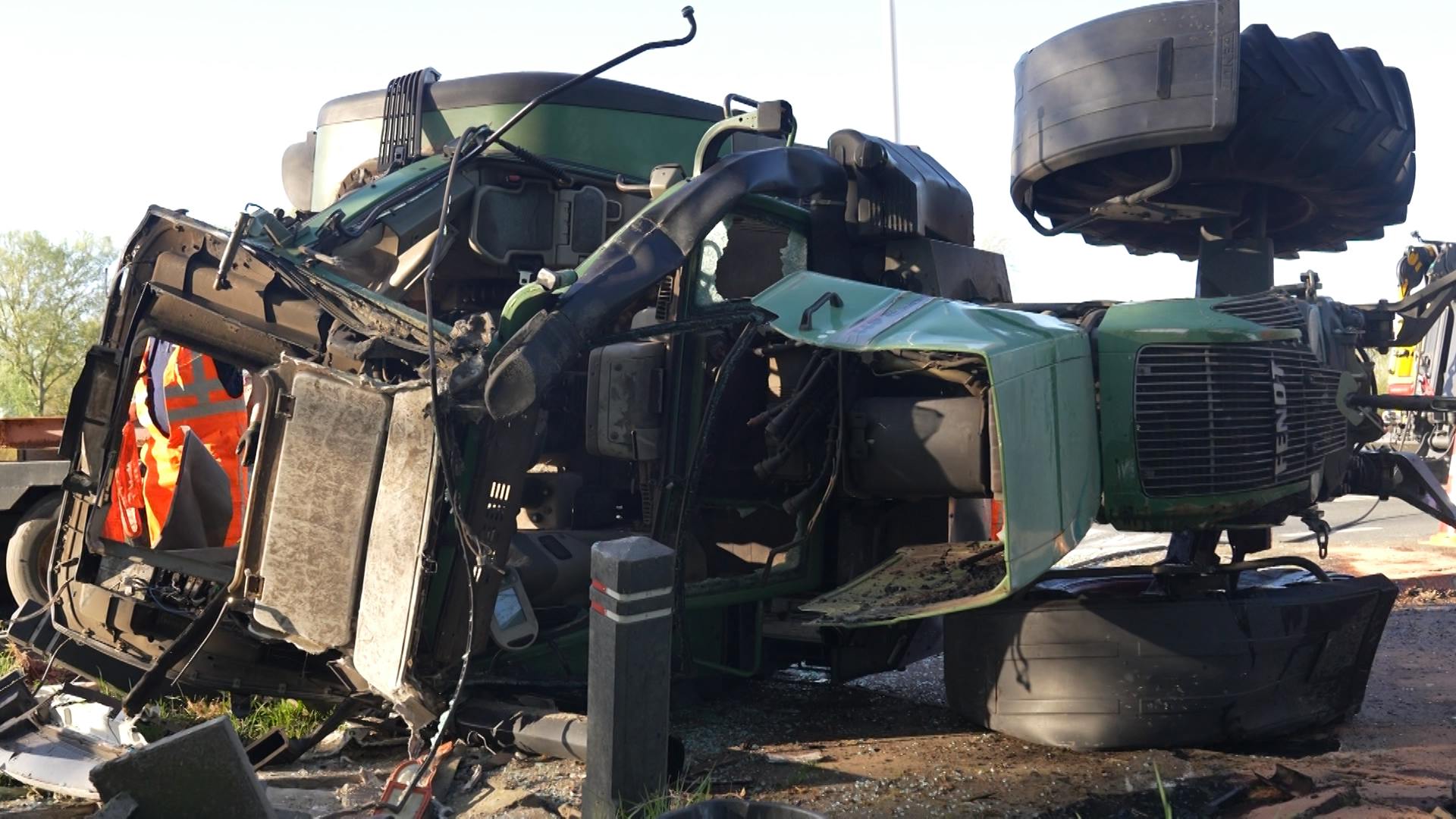 Tractor Wijkt Uit En Belandt Op Zijn Dak In Lieshout